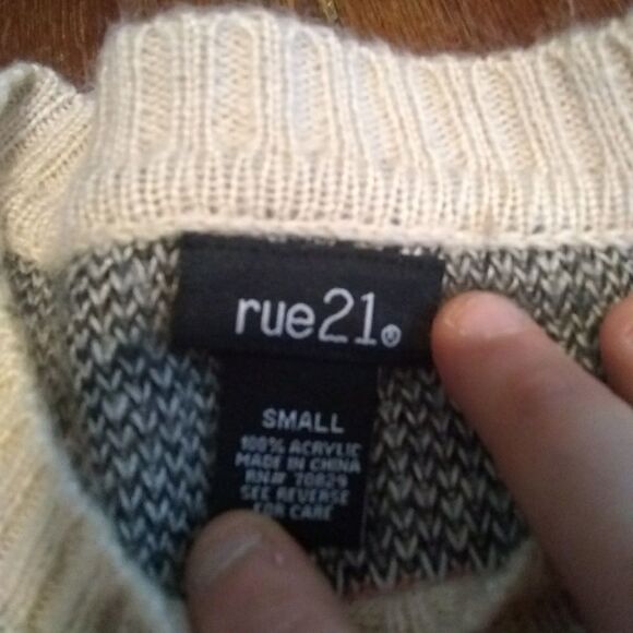 Rue21 Small gorgeous sweater - Picture 2 of 2